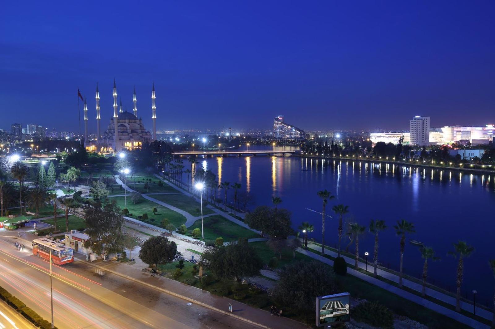 Adana Taskoeprue Hotel Экстерьер фото